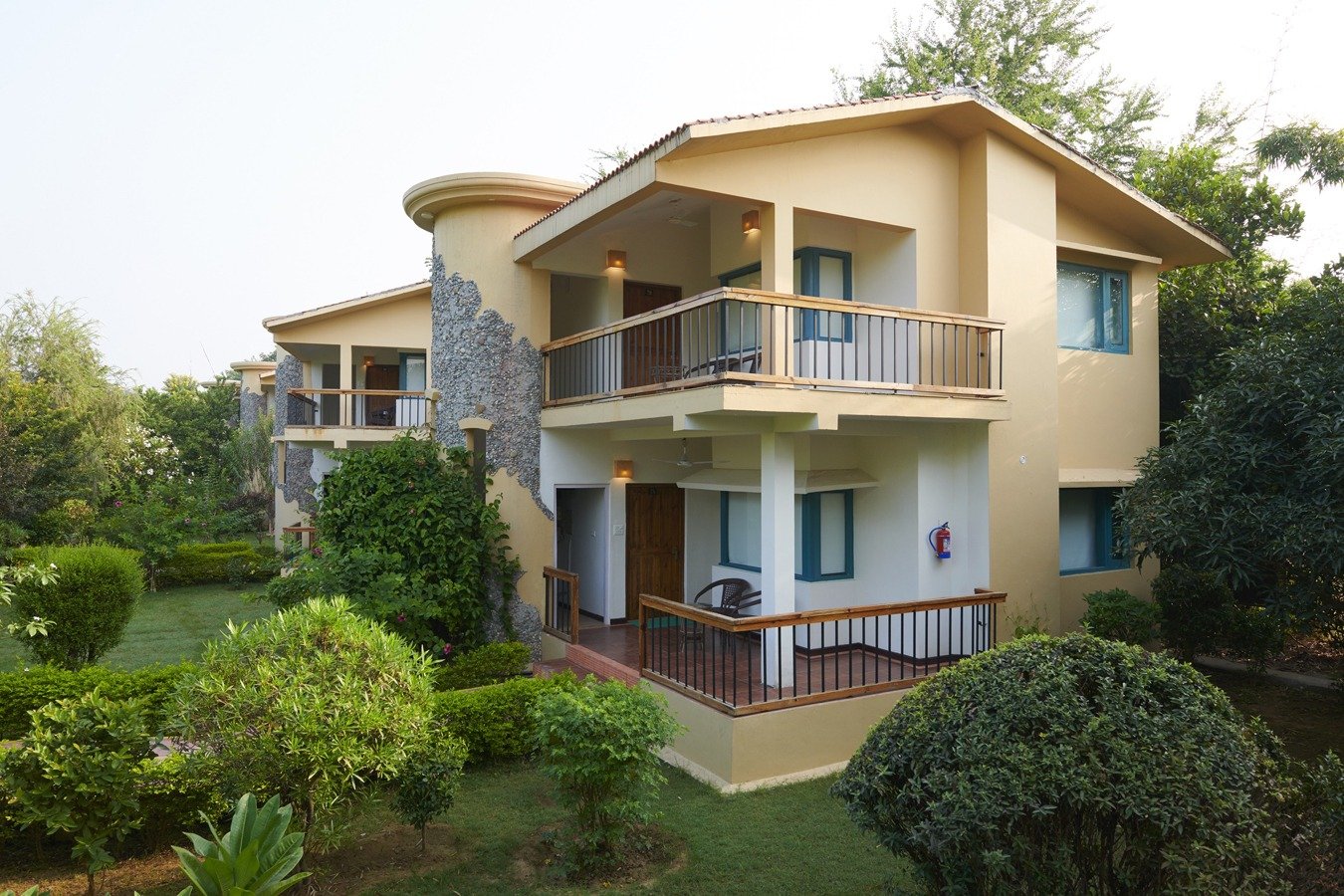 Acorn Hideaway Resort & Spa Jim Corbett Side Image 1