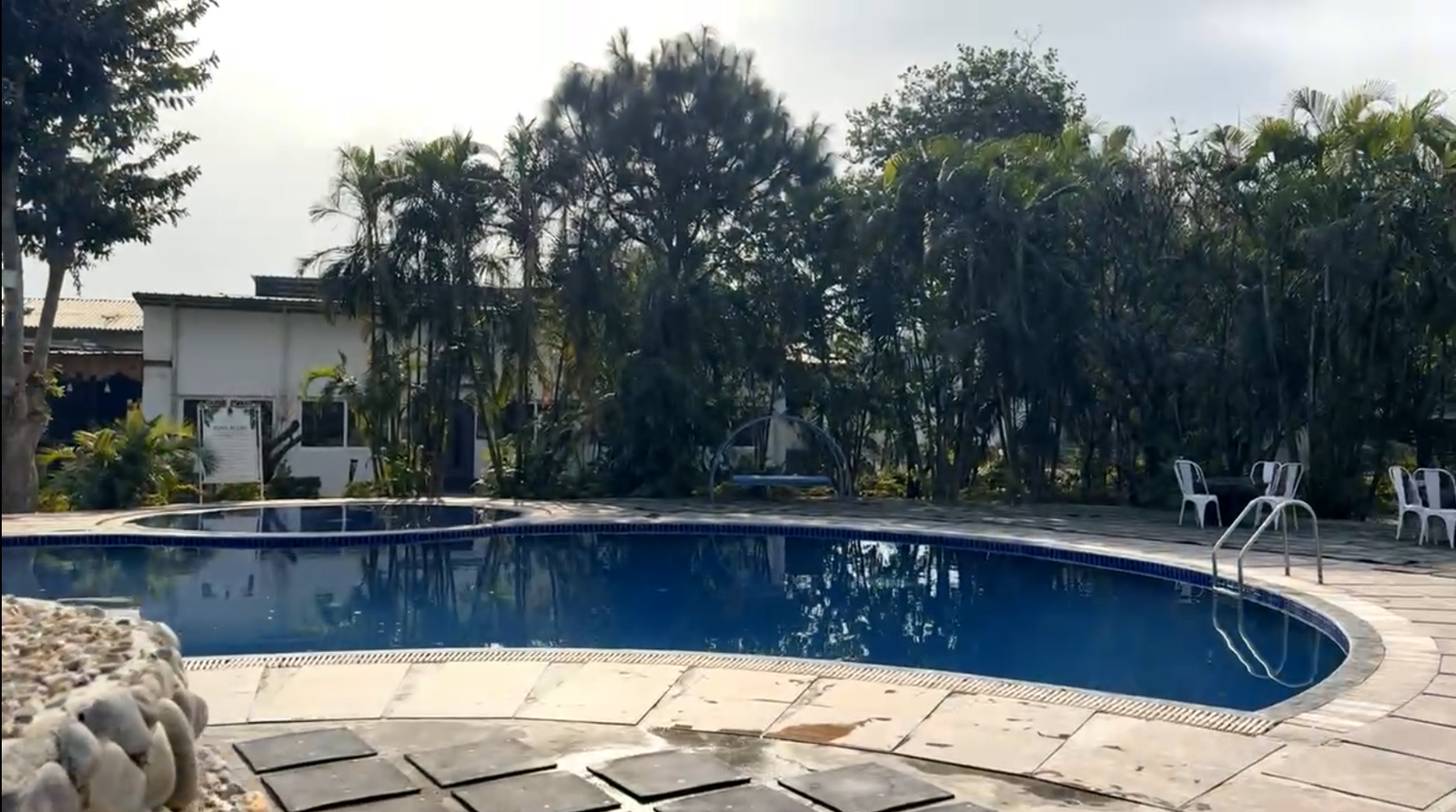 Acorn Hideaway Resort & Spa Jim Corbett Side Image 2