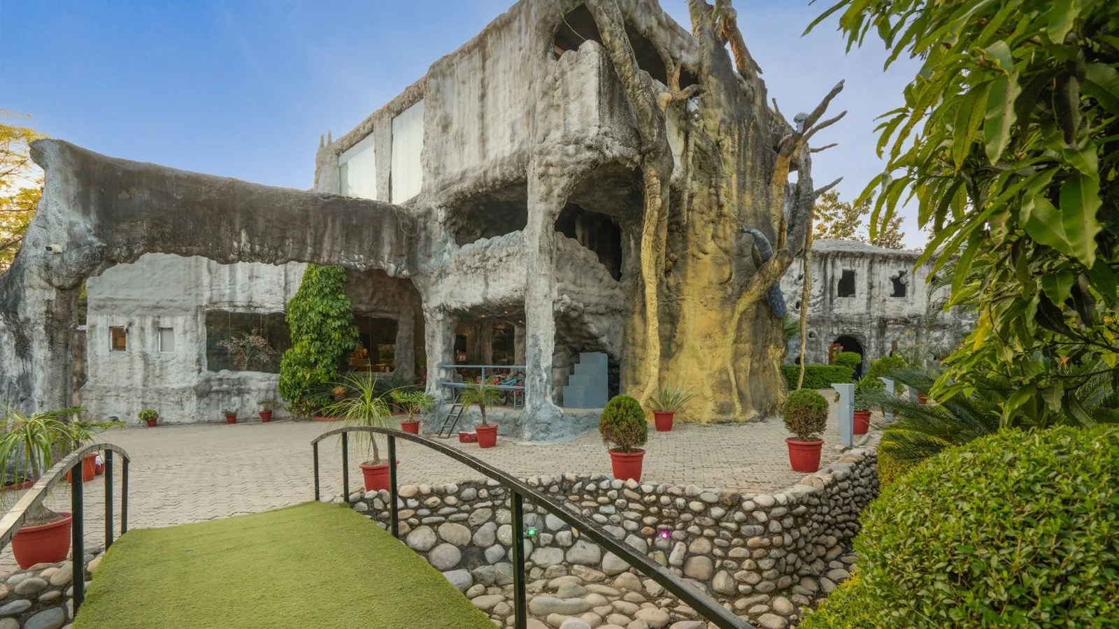 Brys Caves Resort Side Image 1