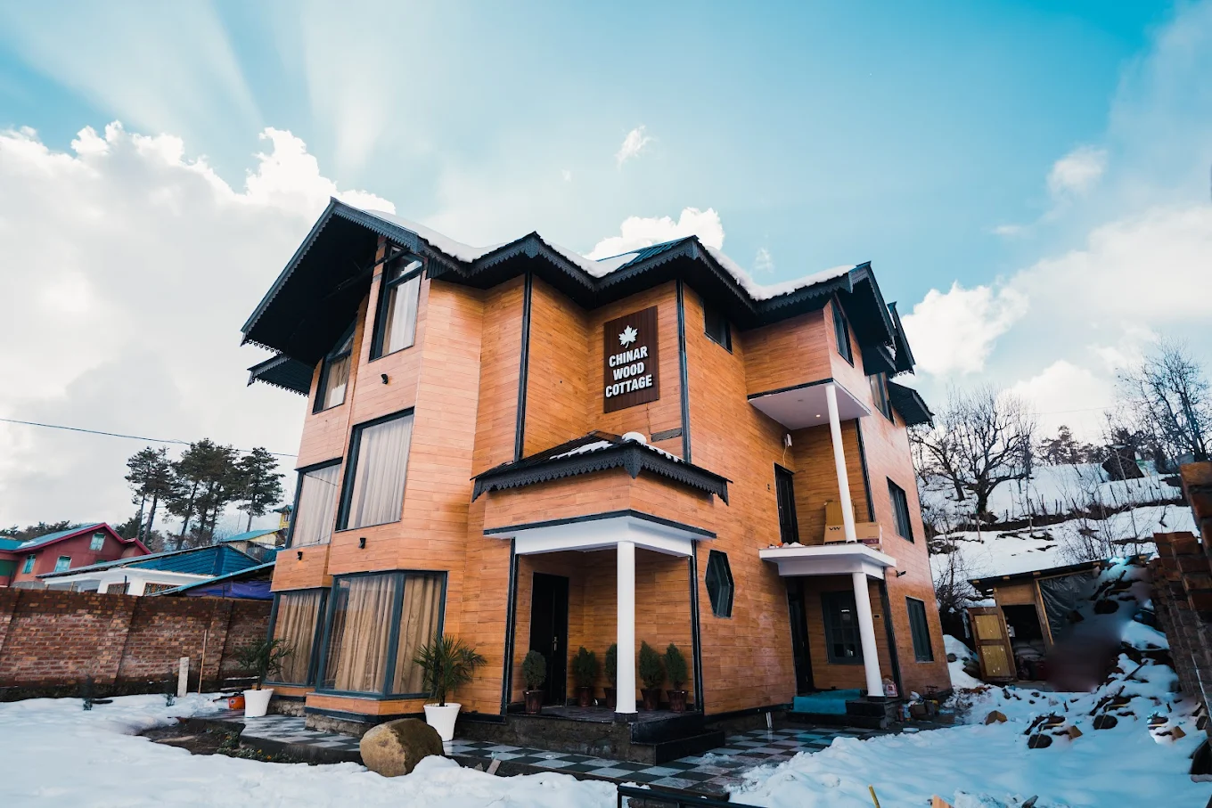 Chinar Wood Cottage Gulmarg Side Image 1