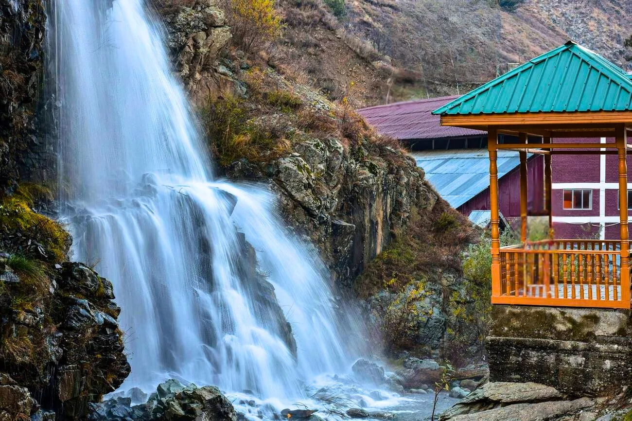 Dawat-e-Drung Resort Gulmarg Side Image 2