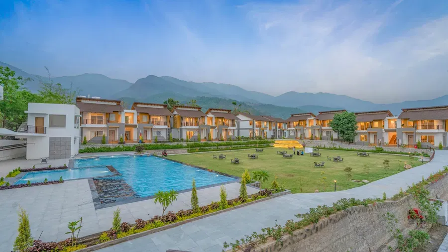 Evara Resort & Spa Side Image 1