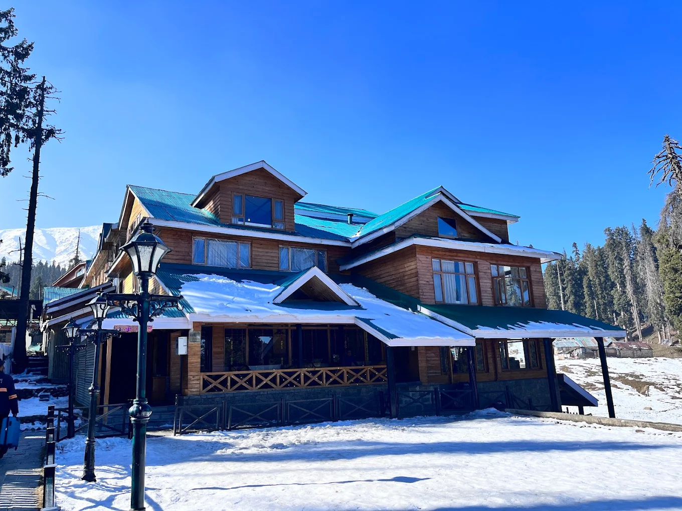 Heevan Retreat Gulmarg Side Image 1