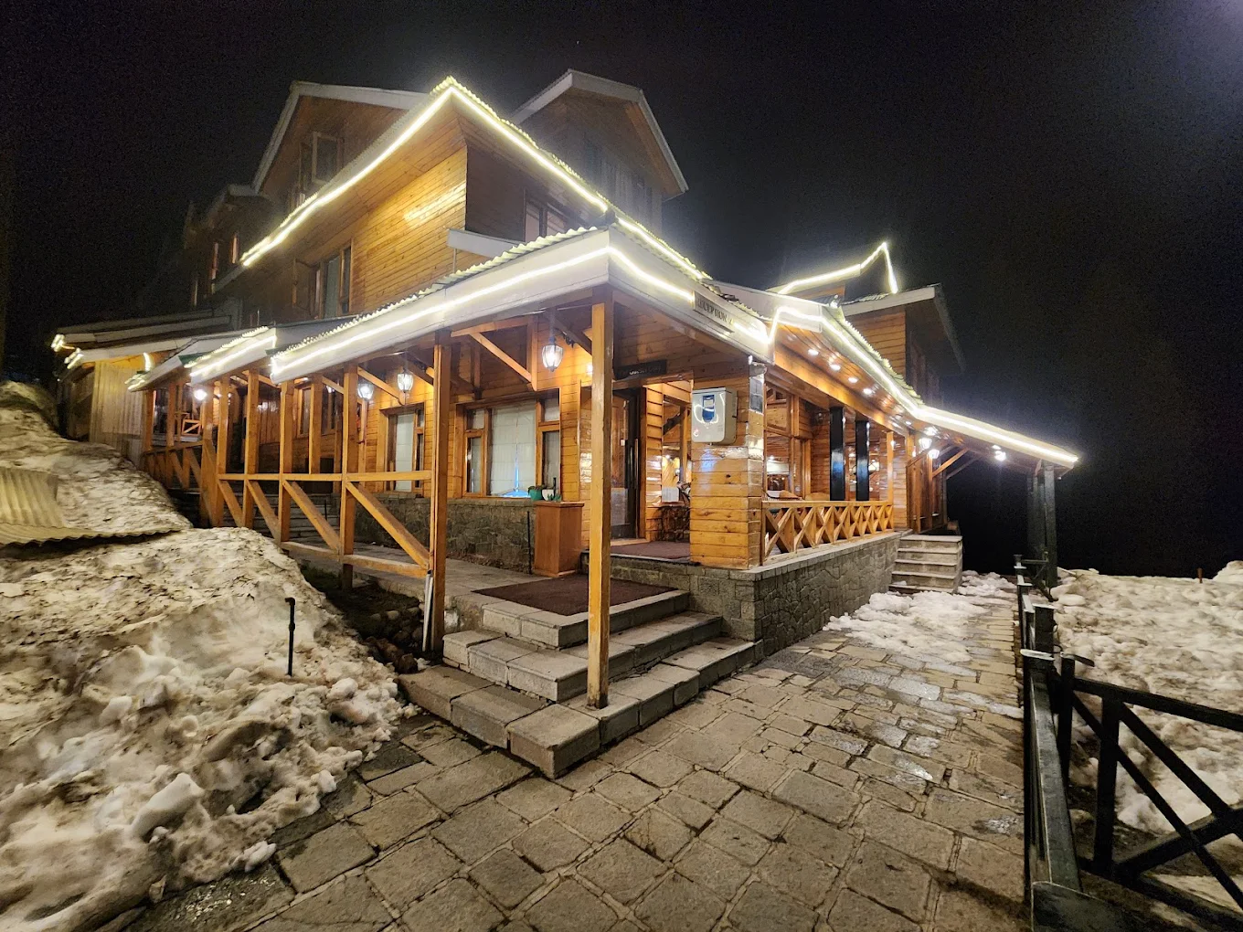 Heevan Retreat Gulmarg Side Image 2