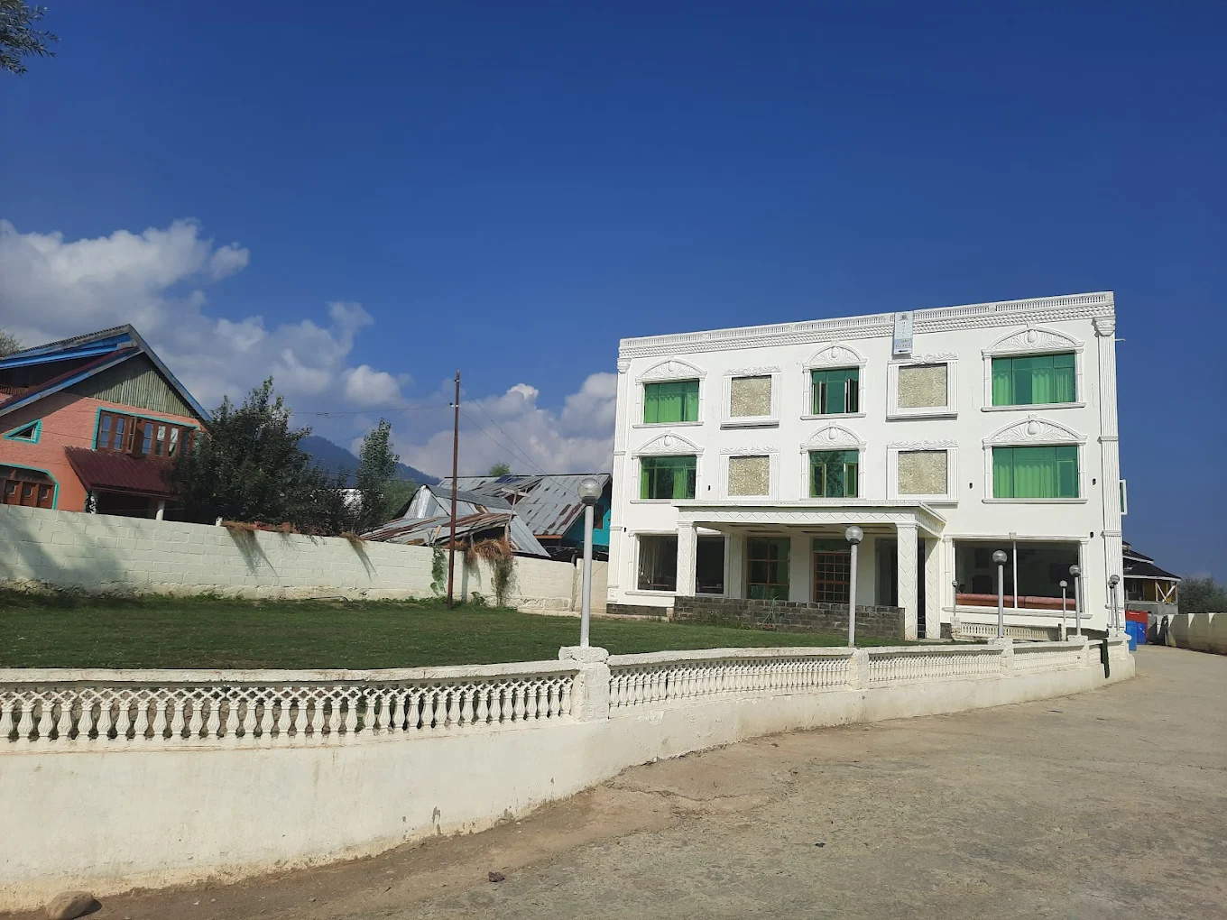Hotel Hill View Gulmarg Side Image 2