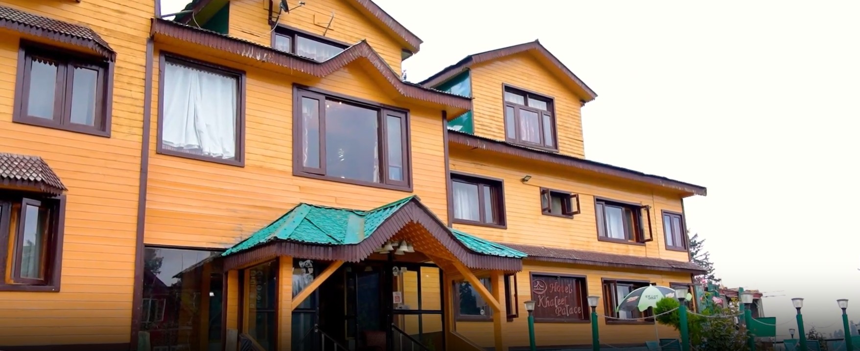 Hotel Khaleel Palace Gulmarg Side Image 1