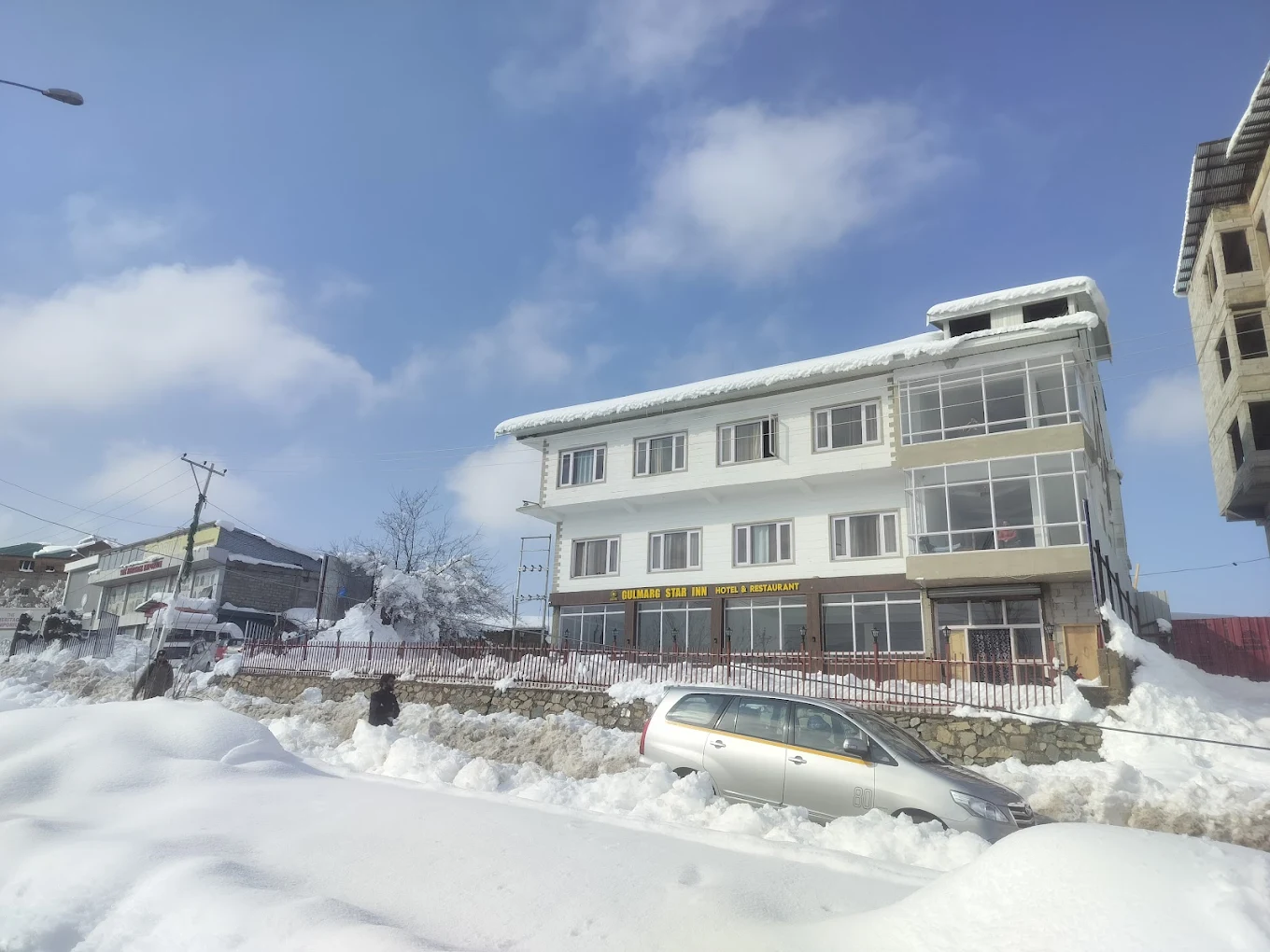 Hotel Peak View Gulmarg Side Image 1
