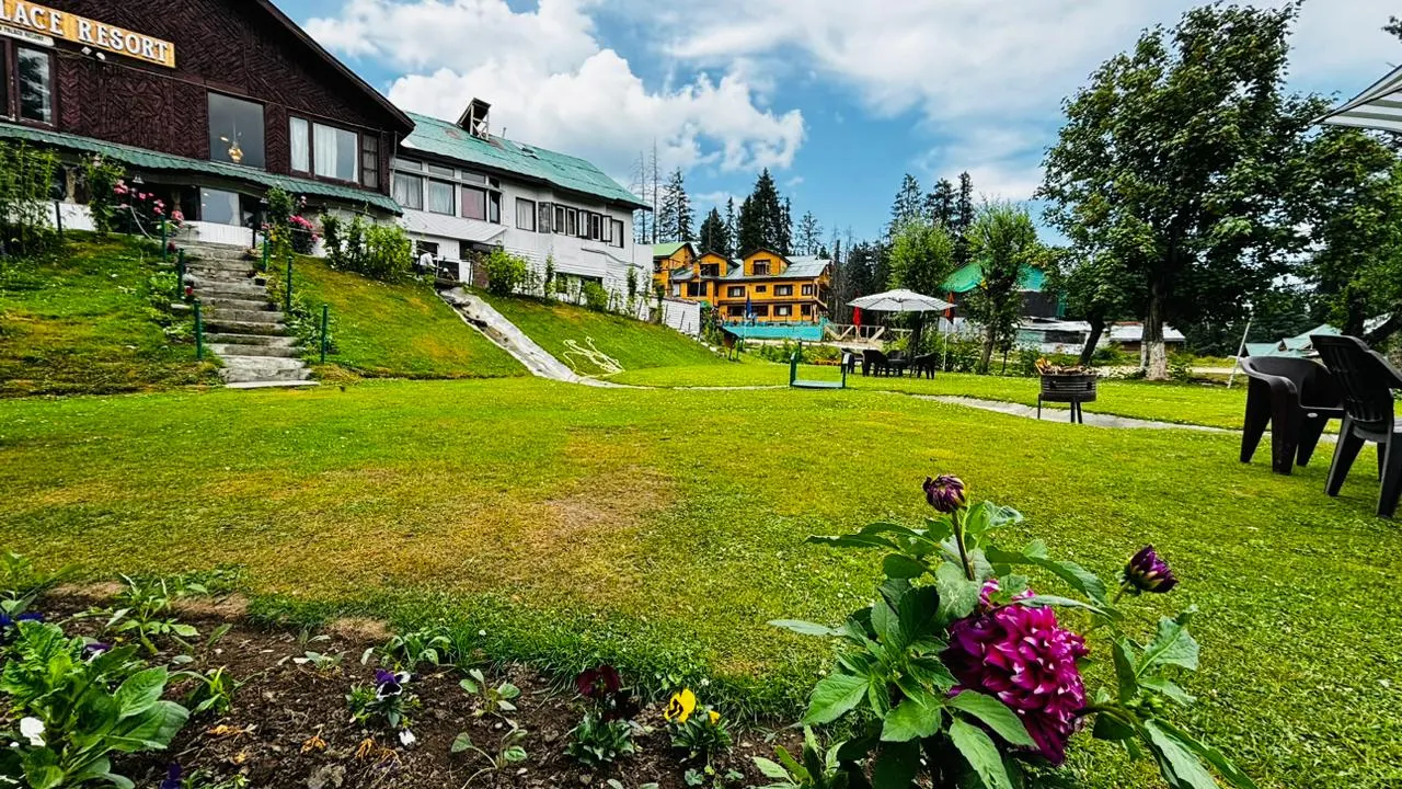 Hotel Pine Palace Resort Gulmarg Side Image 1