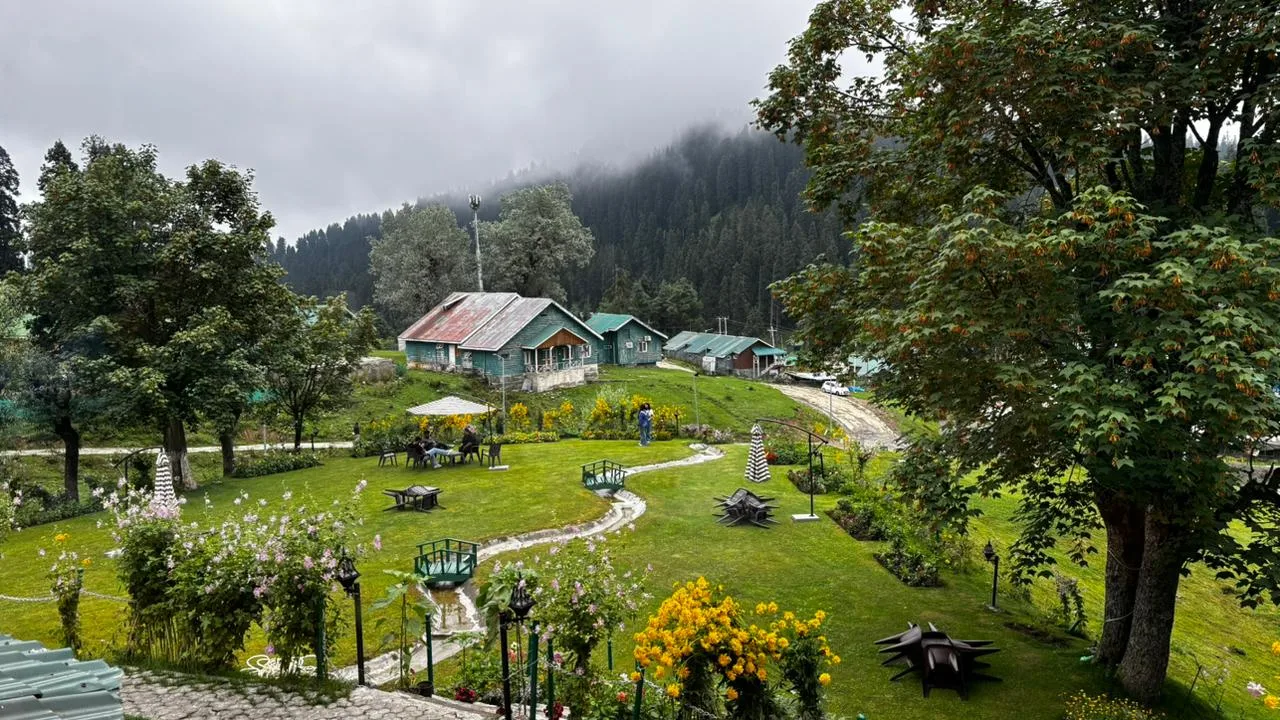 Hotel Pine Palace Resort Gulmarg Side Image 2