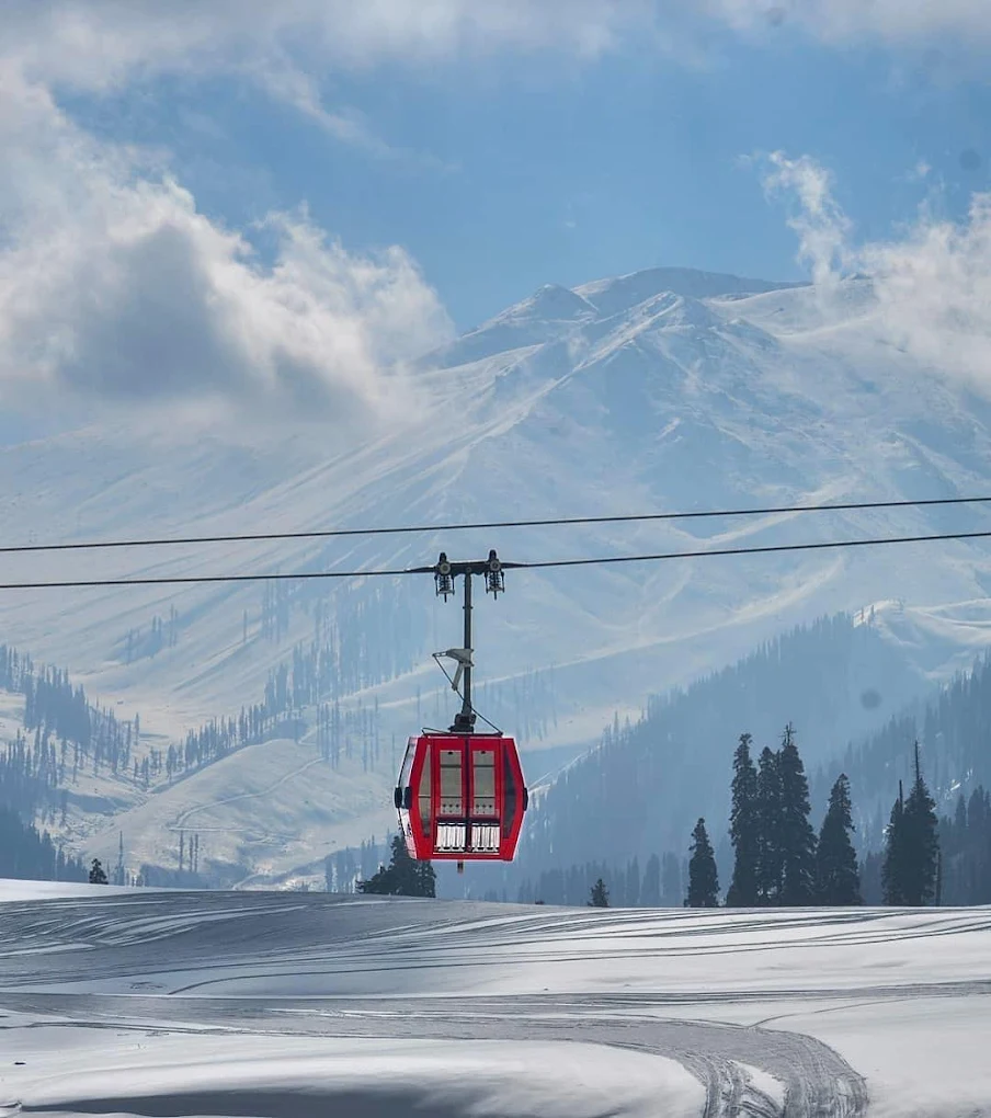 Hotel Poshwan Gulmarg Side Image 1