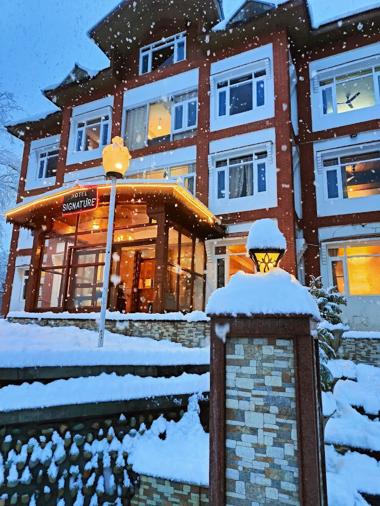 Hotel Signature Gulmarg Side Image 1