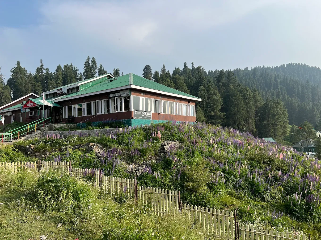 Hotel Yemberzal Gulmarg Side Image 1