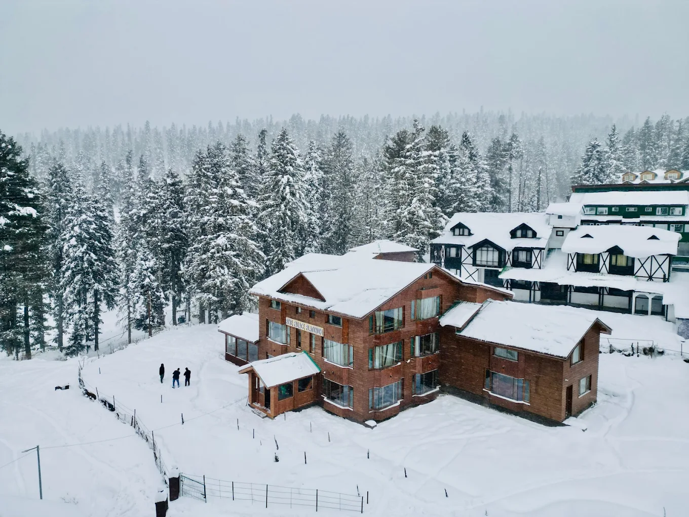 Pine Palace Platinum Gulmarg Side Image 2