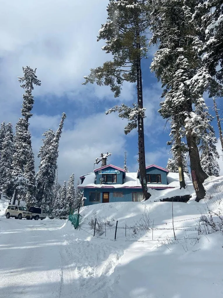 Raja Hut Gulmarg Side Image 1