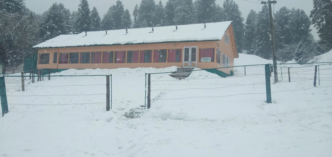 Roseland Cottage Gulmarg Side Image 2