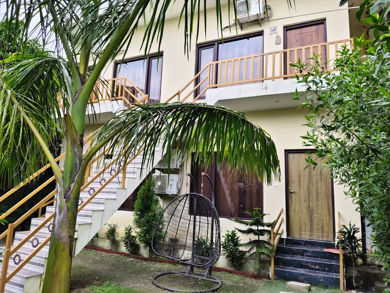 Seven Corbett Resort Side Image 1