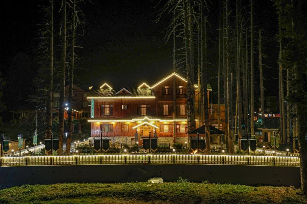 Shaw Inn Gulmarg Side Image 1