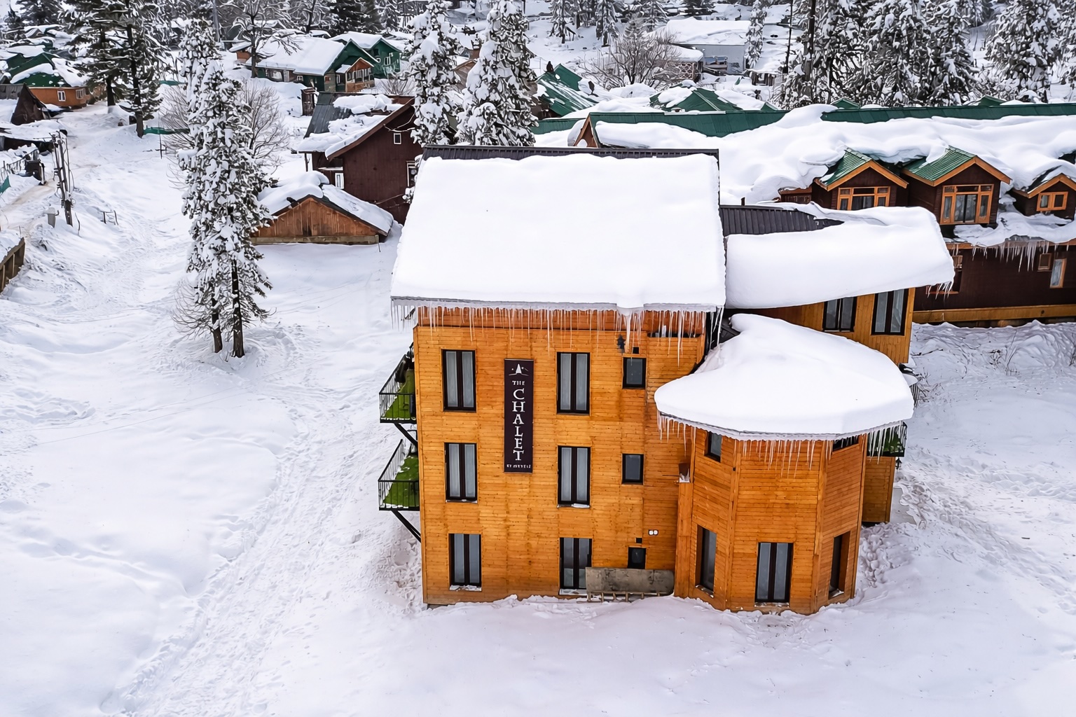 The Chalet by Haveli Gulmarg Side Image 1