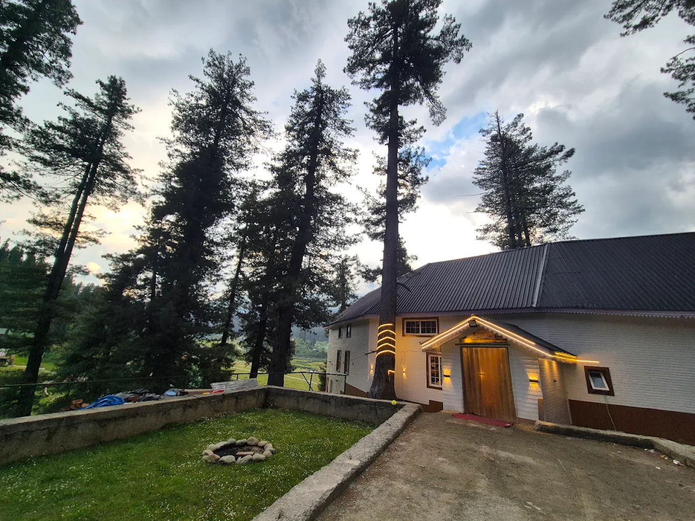 The Himalayan Pearl Gulmarg Side Image 1